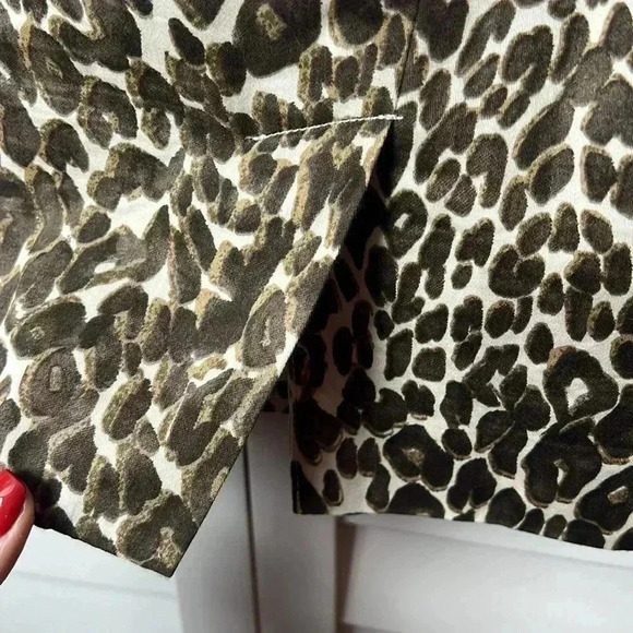 LOFT Leopard Print Pencil Skirt Size 6 Brown, Tan & Cream - Picture 7 of 7